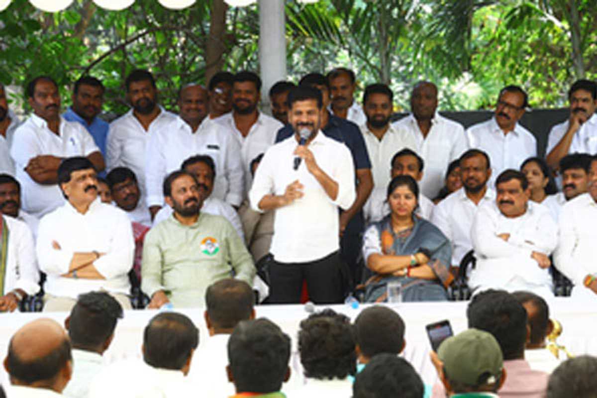 13 मई के लोकसभा चुनाव में गुजरात और तेलंगाना टीमों के बीच लड़ाई : सीएम रेवंत रेड्डी